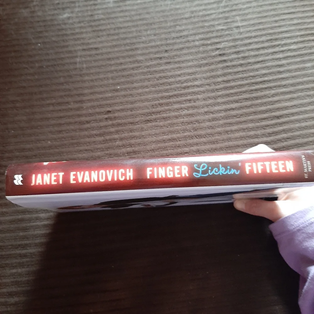 Finger Lickin Fifteen Hardcover by Janet Evanovich book